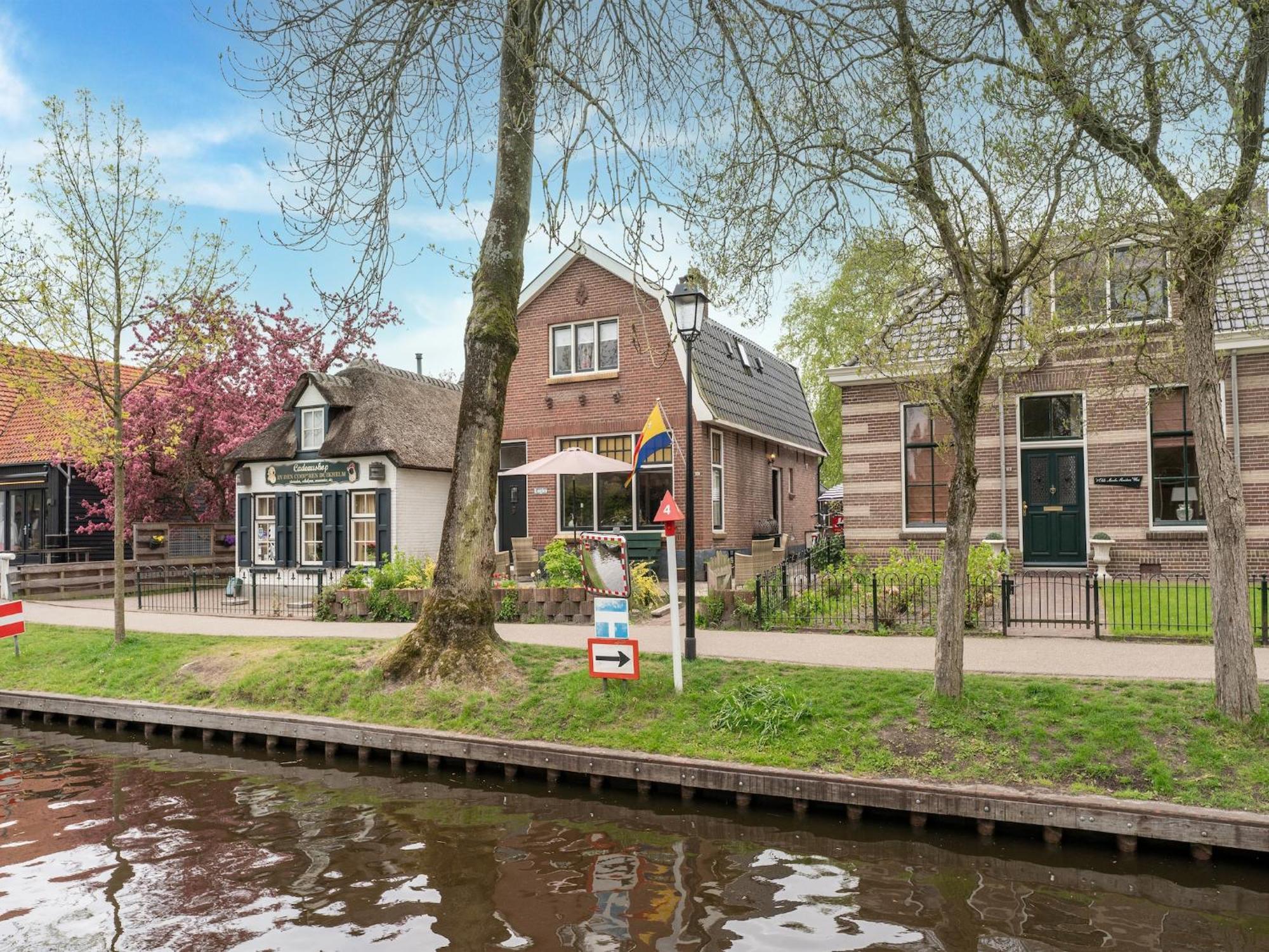 Lodge In Giethoorn With Breakfast Buitenkant foto