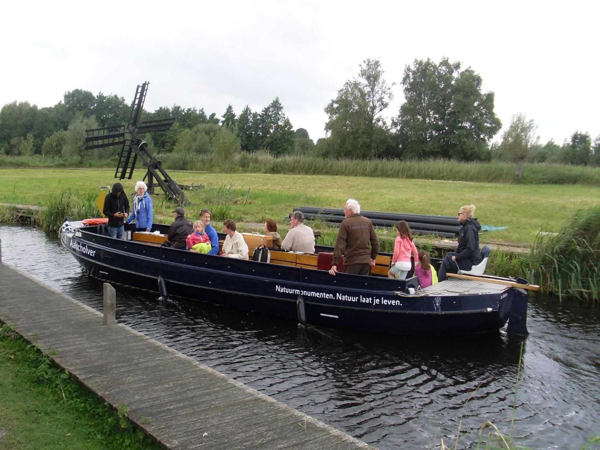 Lodge In Giethoorn With Breakfast Buitenkant foto